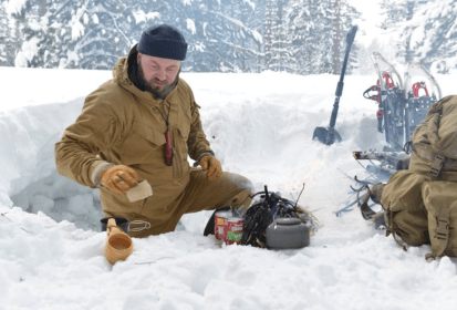 7 kroků, jak se připravit na noc na sněhu ještě za světla
