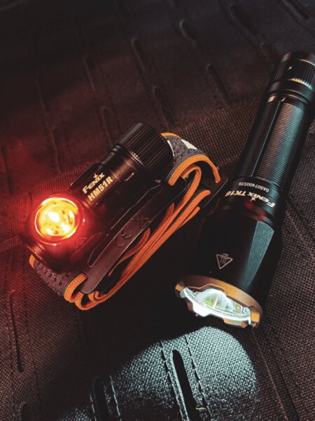 Kapesní svítilny Fenix v černé, zelené a bronzové variantě – LED modely pro každodenní použití. Foto: Rigad