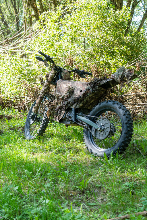 Mobilní multispektrální kamufláž pro motocykl – Ghosthood®