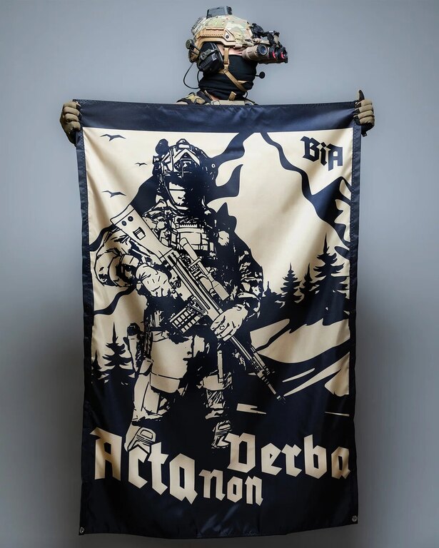 Vlajka Acta Non Verba Brothers in Arms®